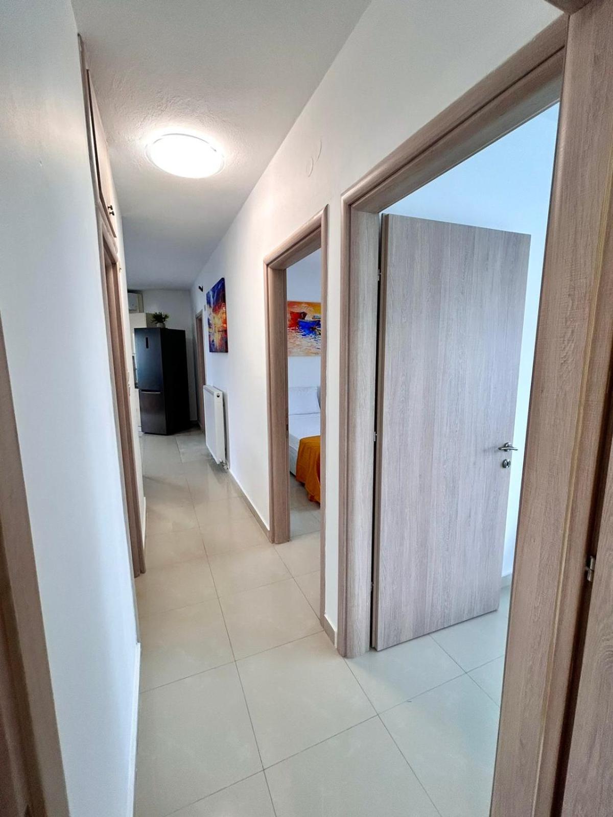 Riviera Apartament *